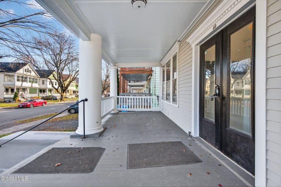 42 Ten Eyck Avenue, photo 4