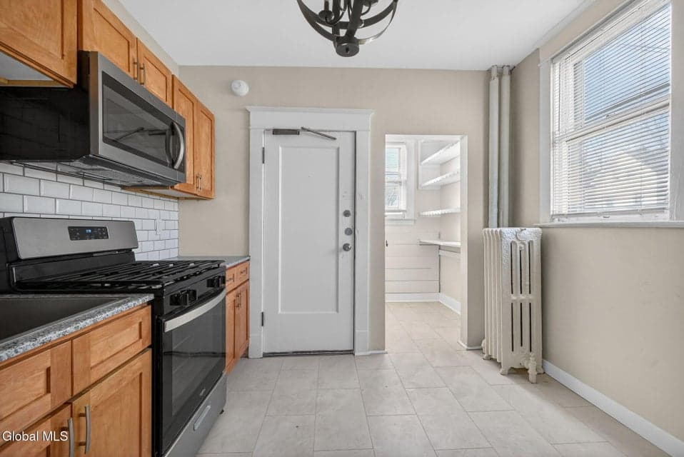 42 Ten Eyck Avenue, photo 5
