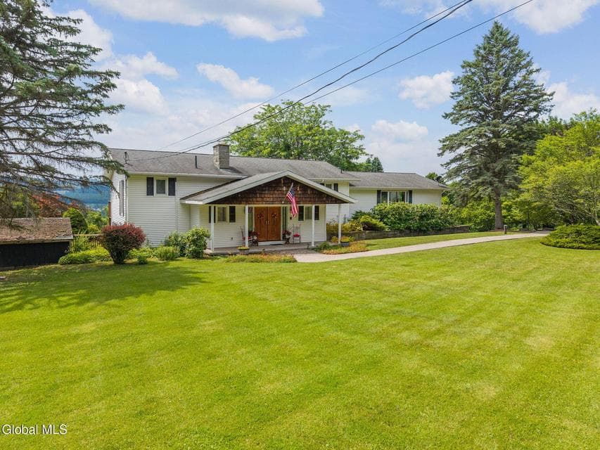 566 Myers Road, photo 1