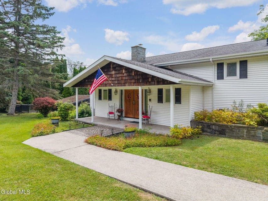 566 Myers Road, photo 2