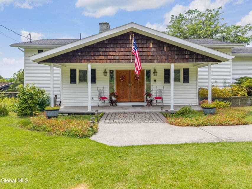 566 Myers Road, photo 3