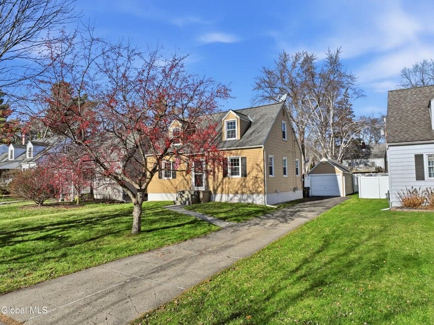 2049 Hoover Road, photo 3