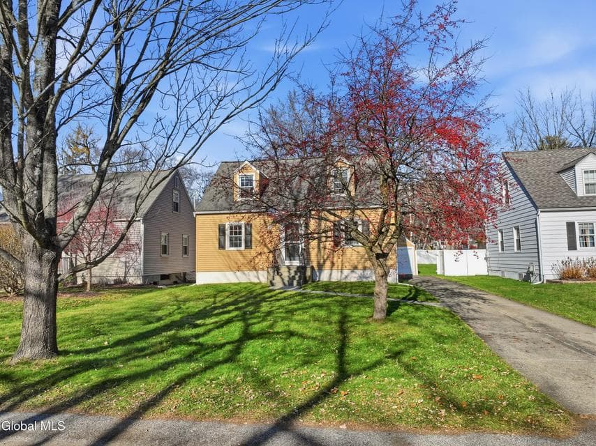 2049 Hoover Road, photo 2