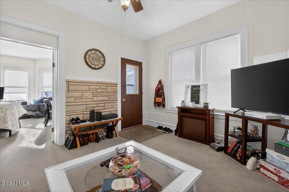 502 Broadway, photo 3