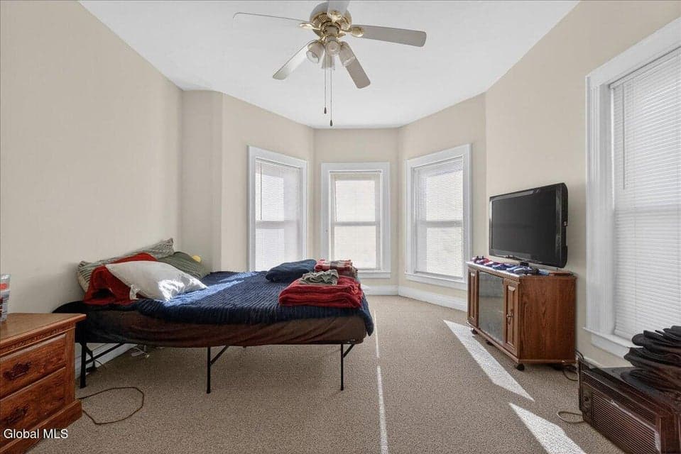502 Broadway, photo 4