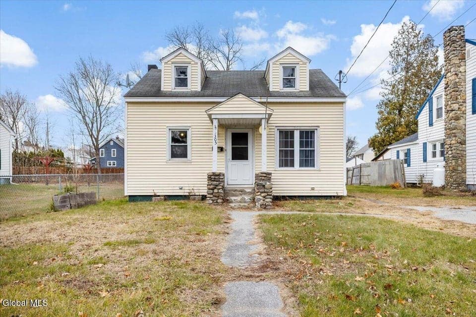 305 Ash Street, photo 1