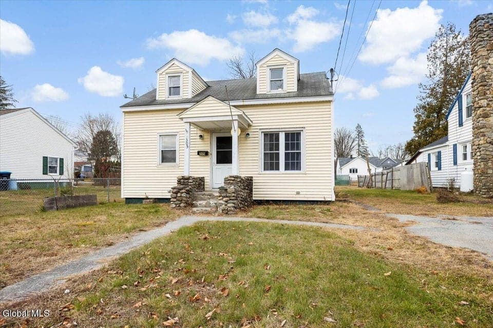 305 Ash Street, photo 2