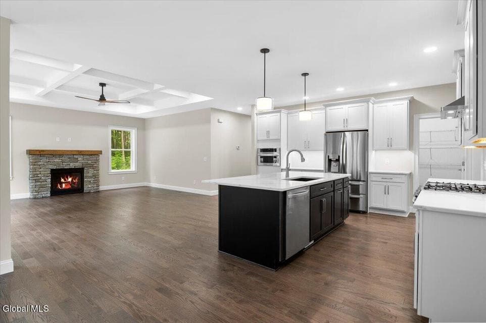 330 Selfridge Road, photo 2