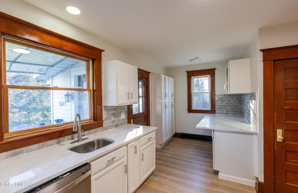 1941 Helderberg Avenue, photo 4