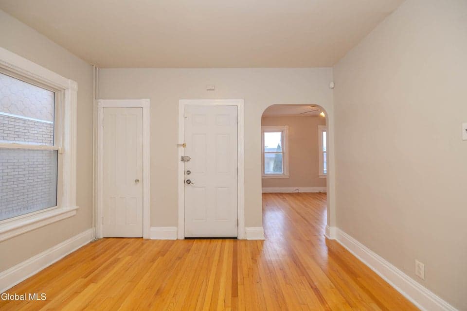 1712 Foster Avenue, photo 4