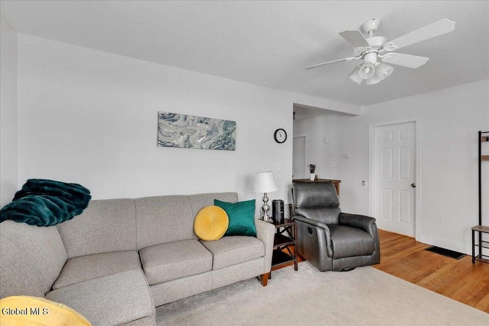 2025 Greenpoint Avenue, photo 4