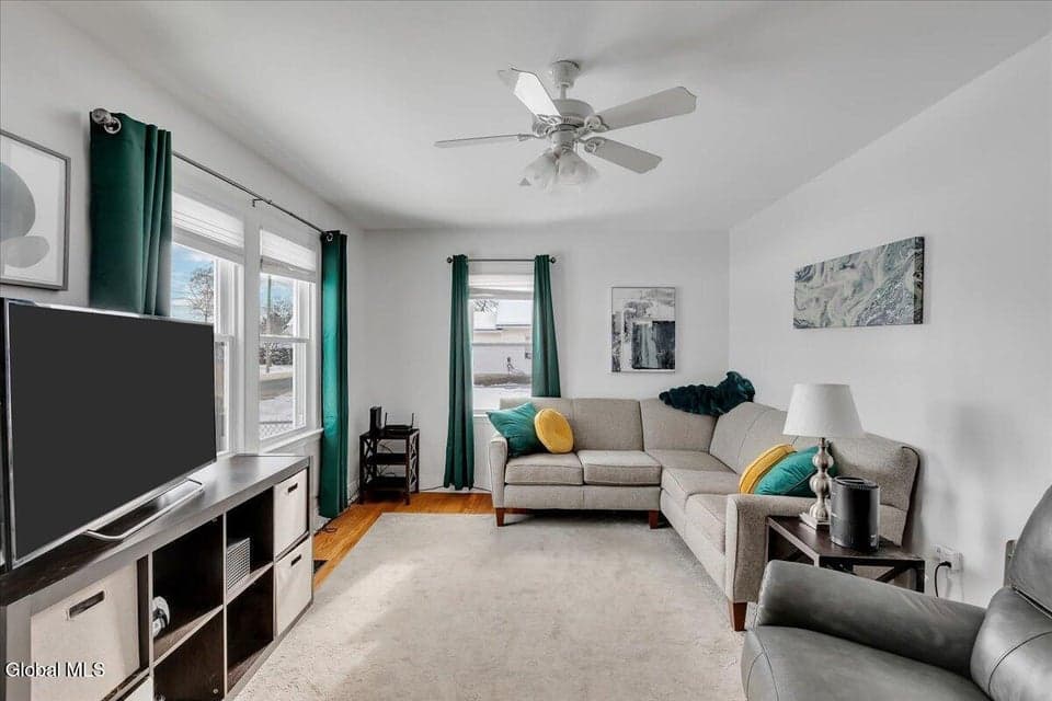 2025 Greenpoint Avenue, photo 5