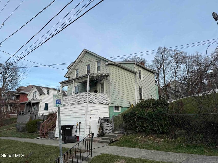 95 11th Street, photo 1