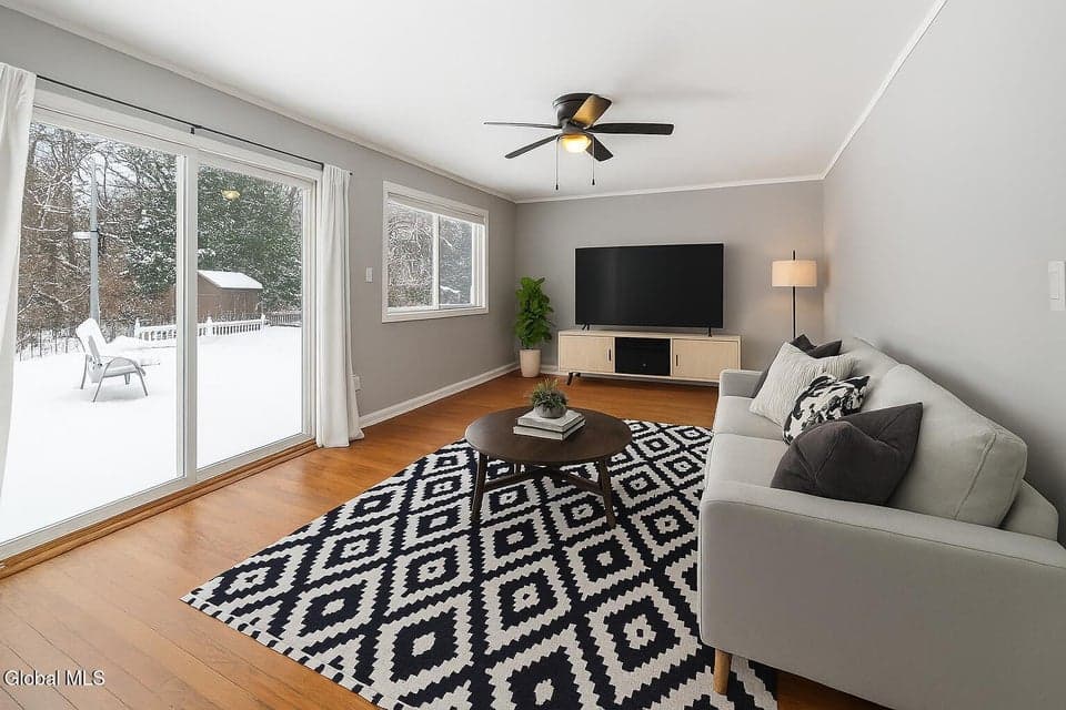 13 E Saint Stephens Lane, photo 3