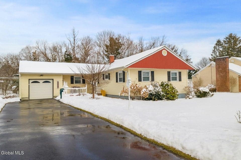 13 E Saint Stephens Lane, photo 1