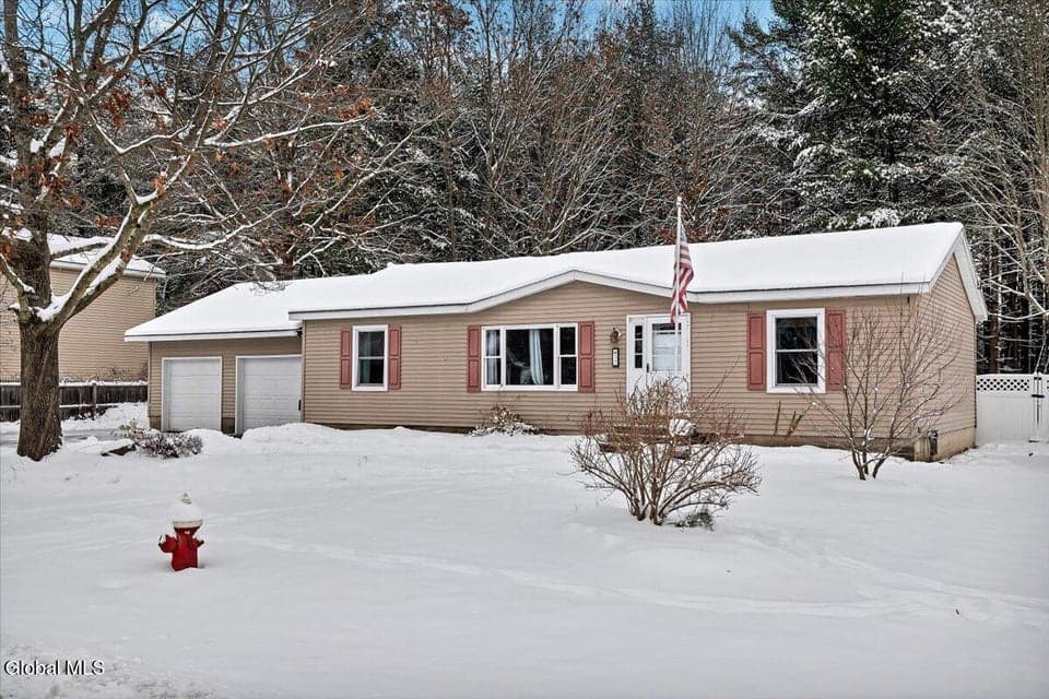 32 Pinewood Road, photo 1