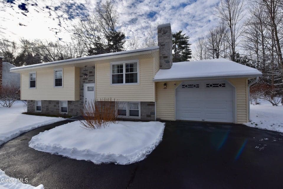 7 White Pine Lane, photo 1