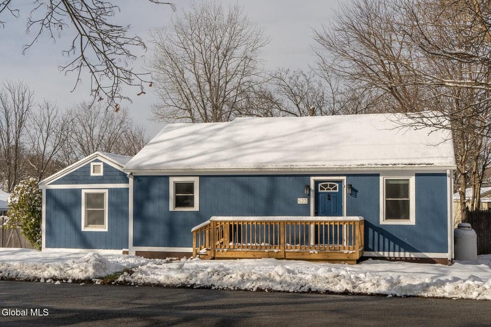 623 Empire Road, photo 1
