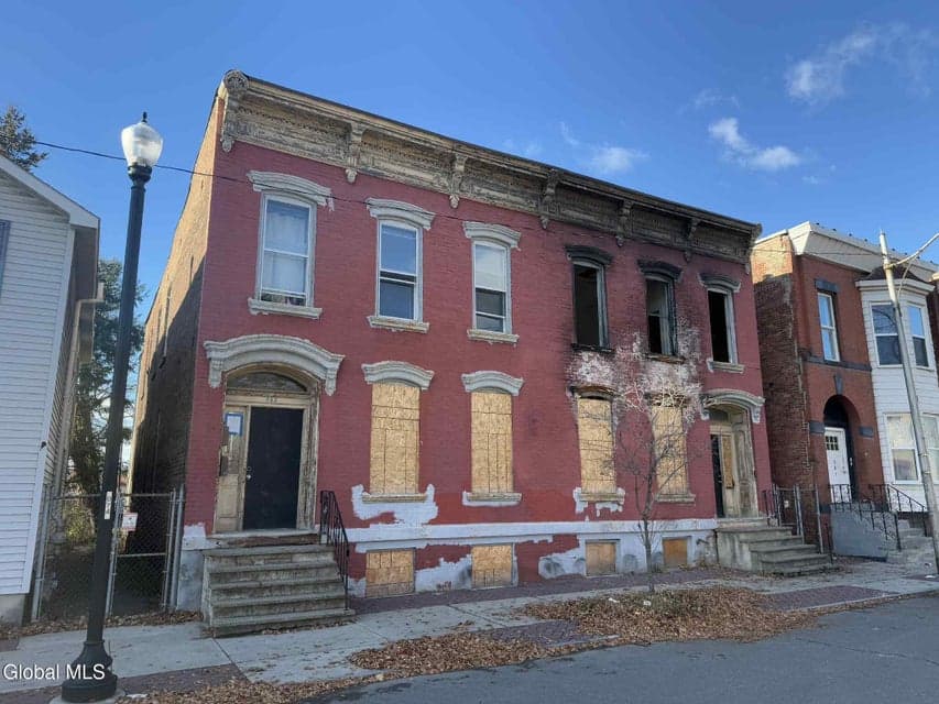 303-305 2nd Street