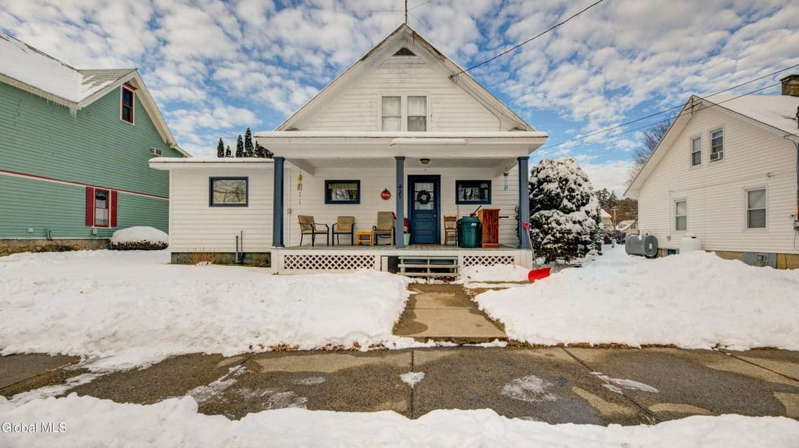 421 Division Street, photo 2