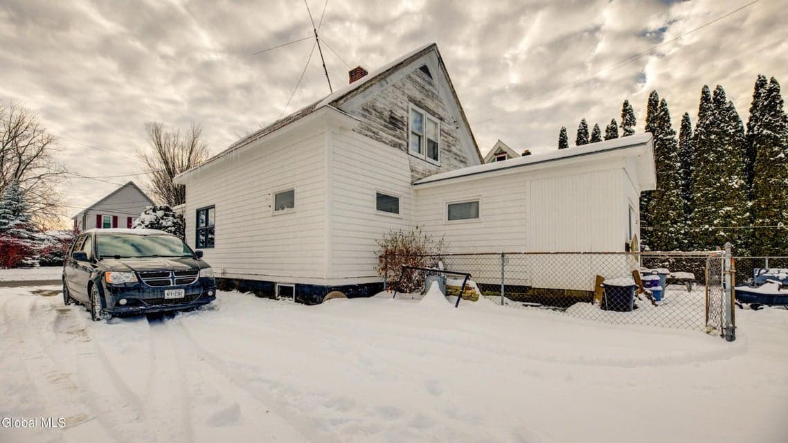 421 Division Street, photo 4