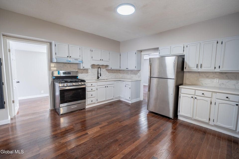 594 6th Avenue, photo 3