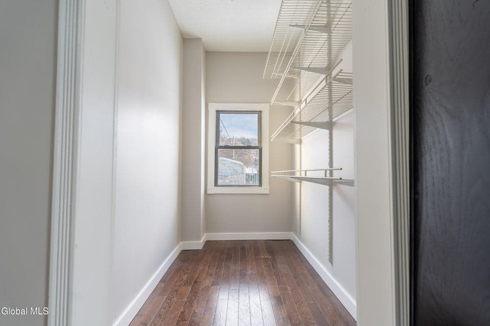 594 6th Avenue, photo 4
