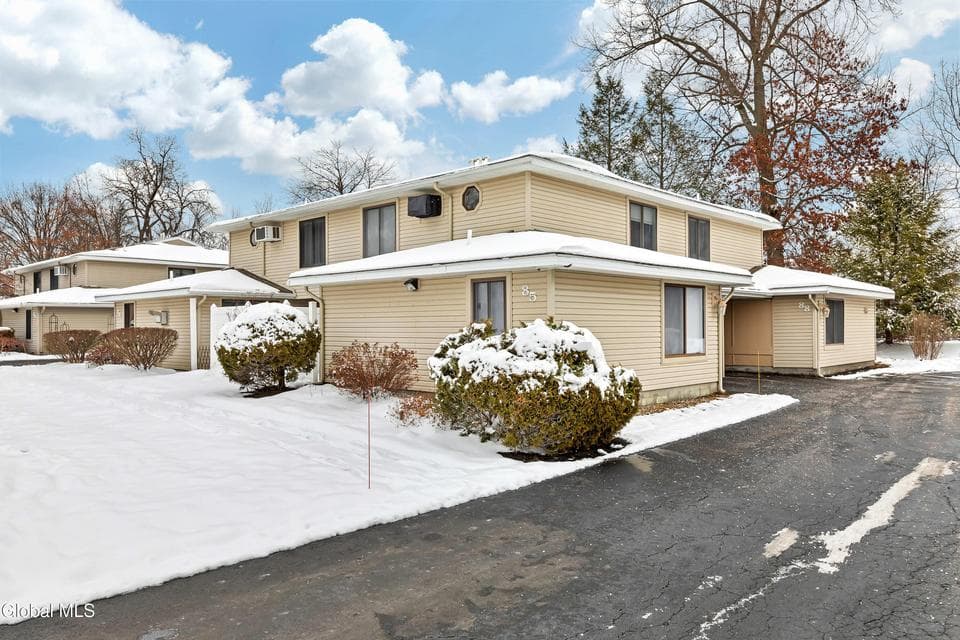 88 Yorkshire Drive, photo 1