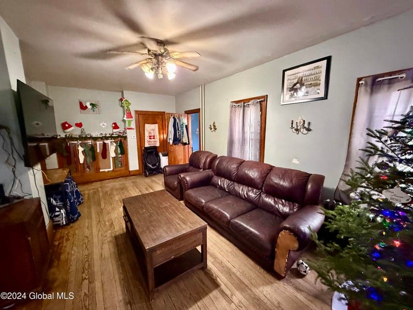 244 Guy Park Avenue, photo 3