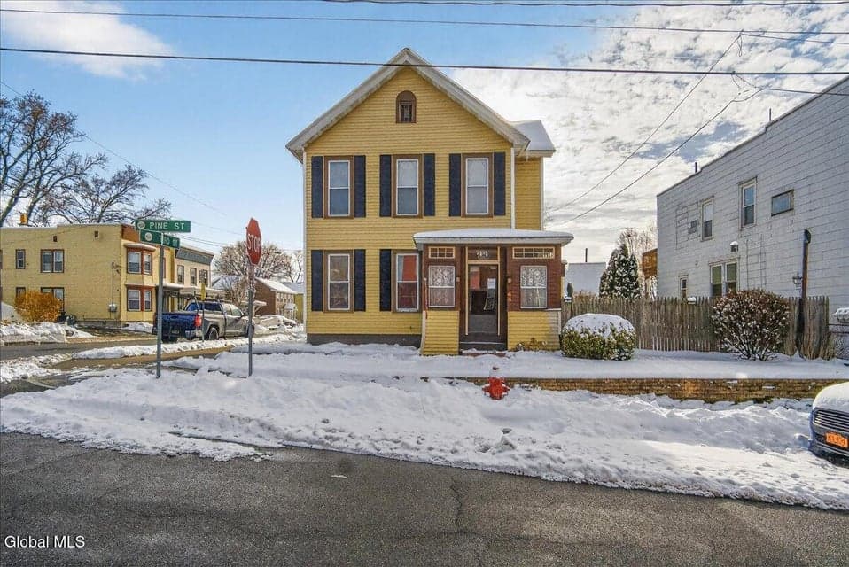 44 Pine Street, photo 1