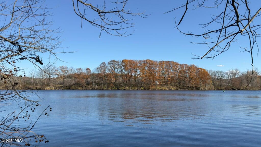 733 Hudson River Road, photo 2