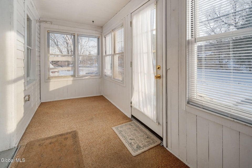 647 Barnerville Road, photo 2