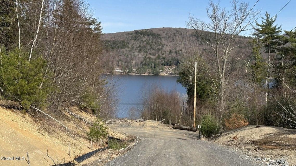 48 Saratoga Avenue, photo 3