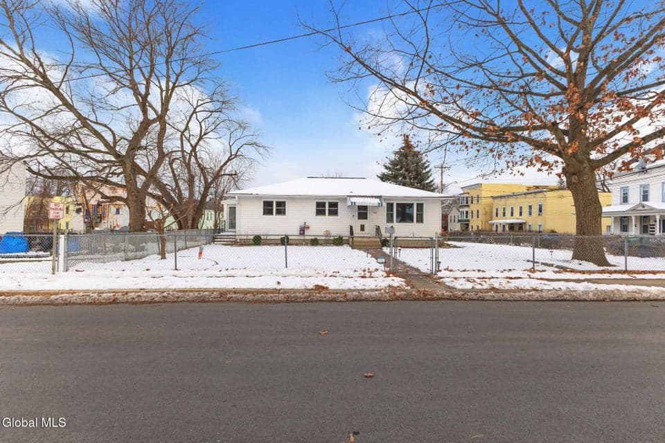 150 Lancaster Street, photo 2