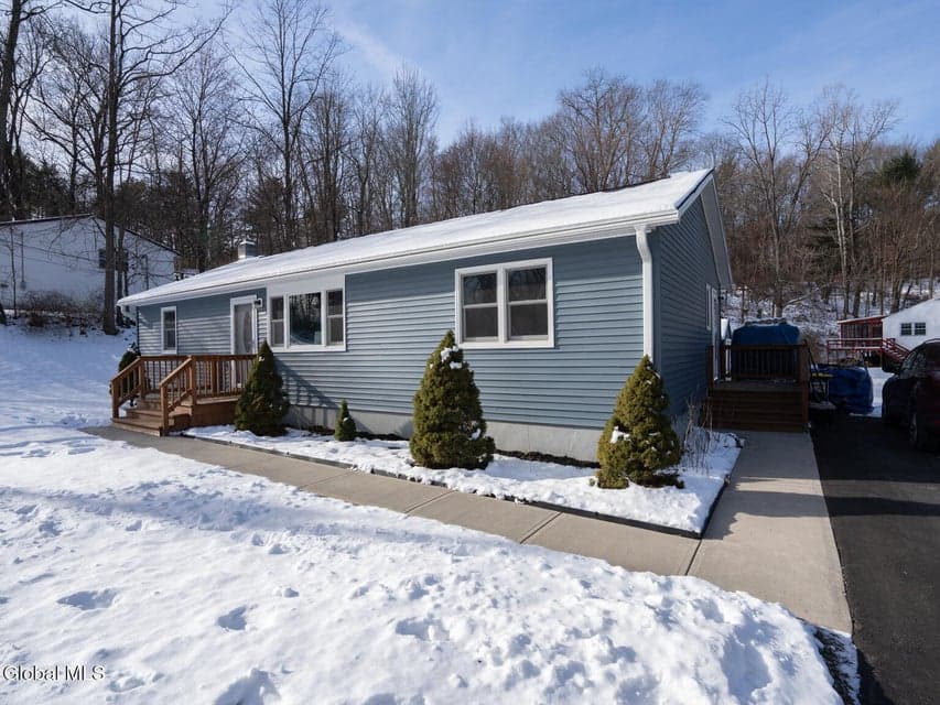 30 Mahican Manor, photo 1