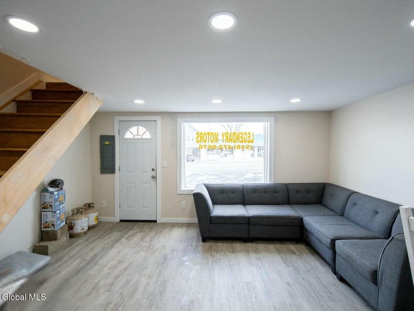 178 Columbia Turnpike, photo 3