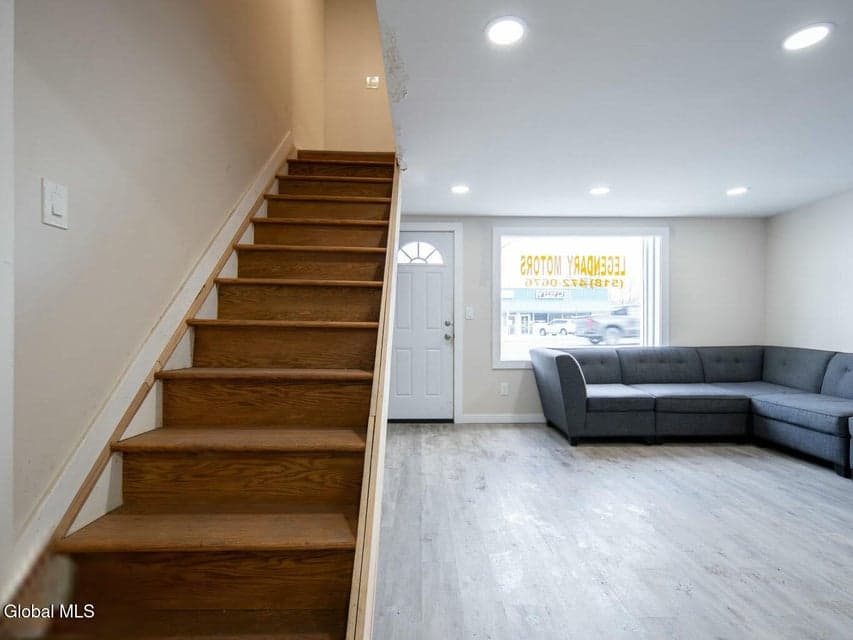 178 Columbia Turnpike, photo 4