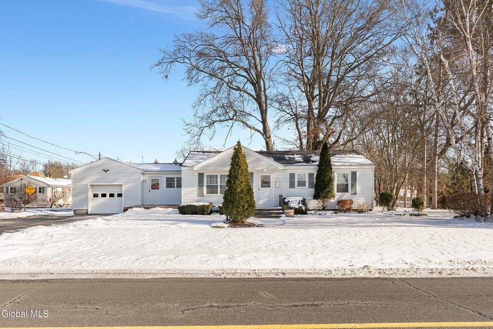 73 Thatcher Street, photo 1