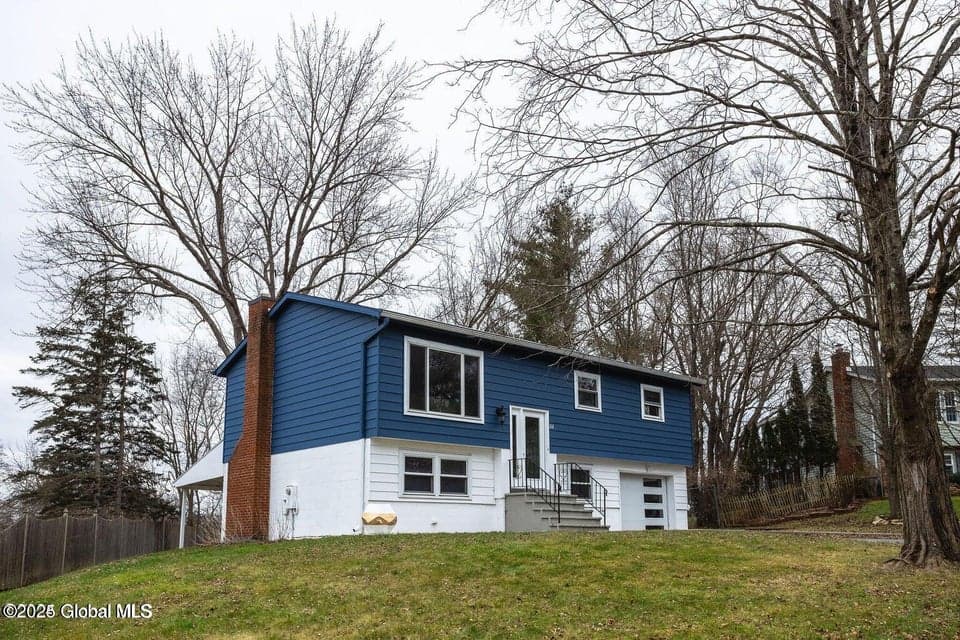 212 Deerfield Court, photo 1