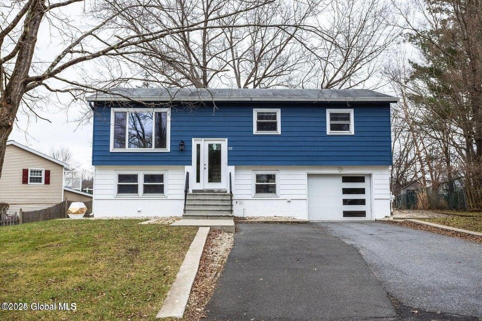212 Deerfield Court, photo 3