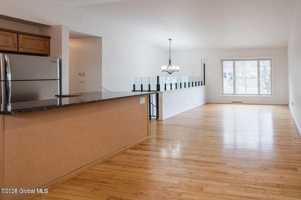 212 Deerfield Court, photo 4
