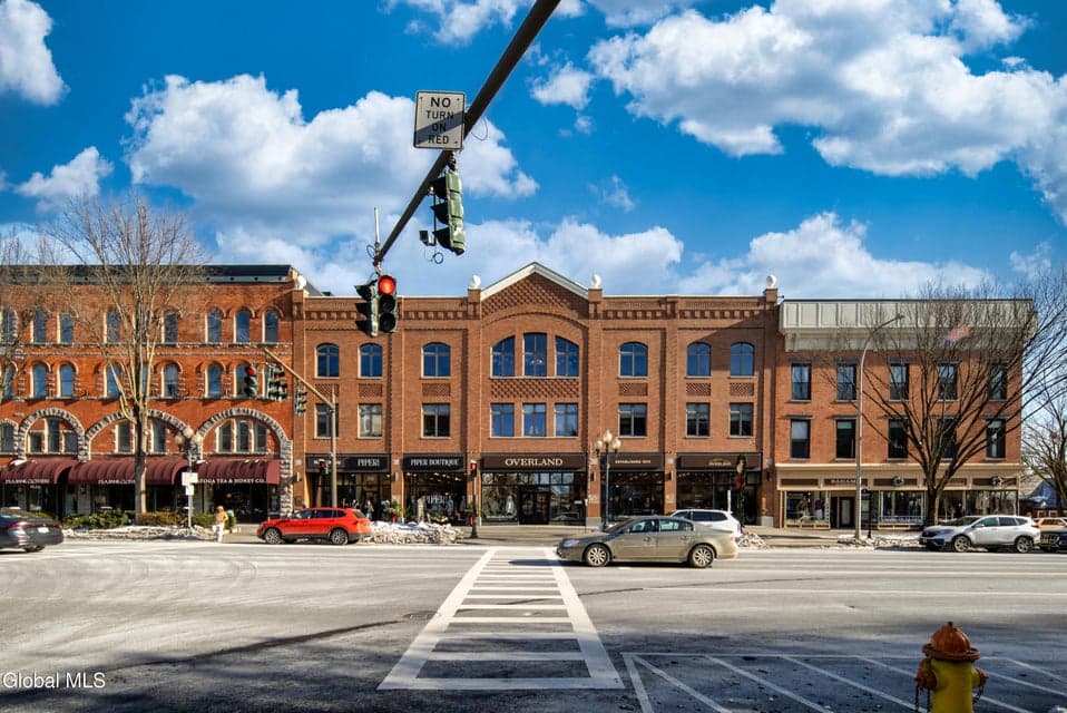 5 Spring Street, photo 1