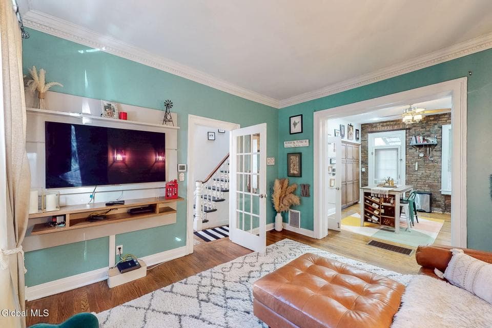 215 Jay Street, photo 3