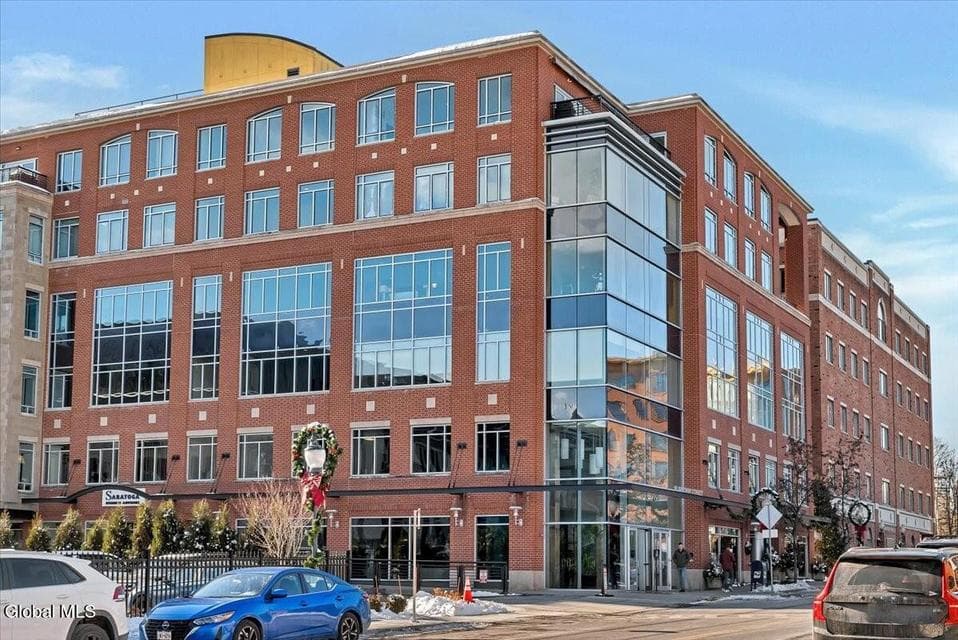 18 Division Street, photo 1
