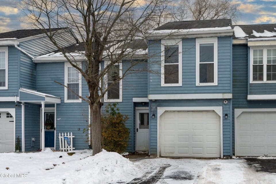 7 Fox Hollow Square, photo 1