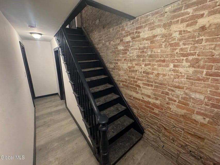 25 Spring Avenue, photo 2