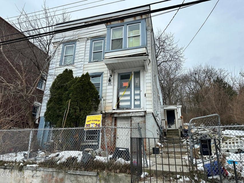 490 4th Street, photo 1