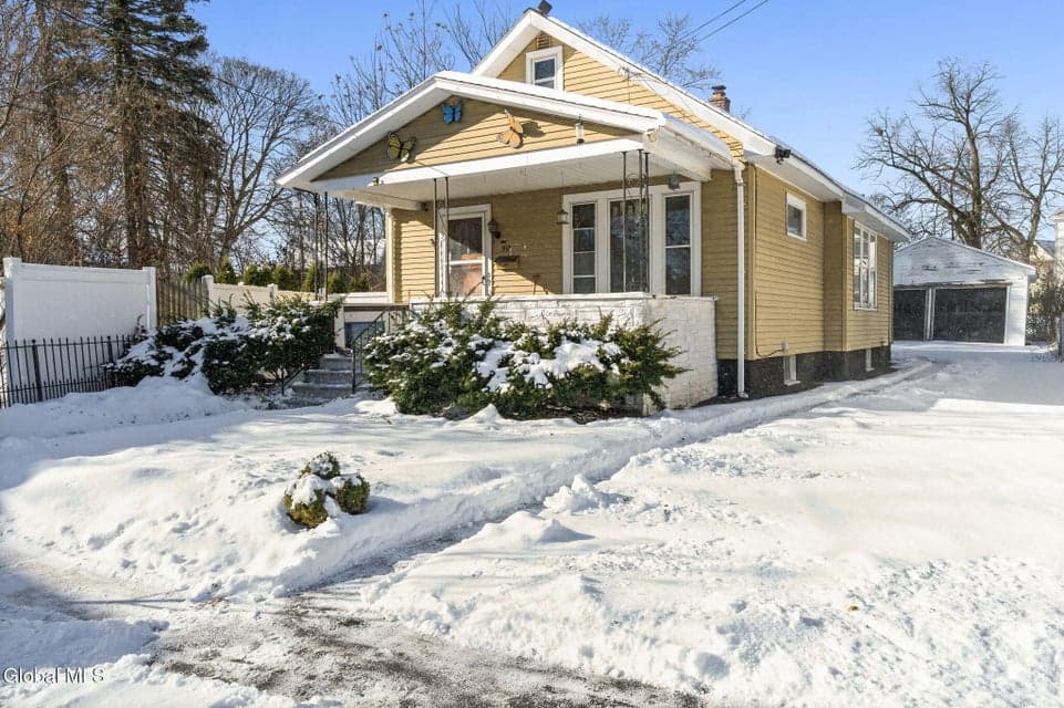 917 Hazelwood Avenue, photo 1