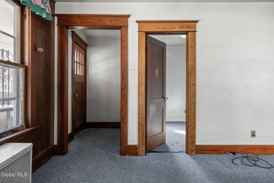 917 Hazelwood Avenue, photo 2