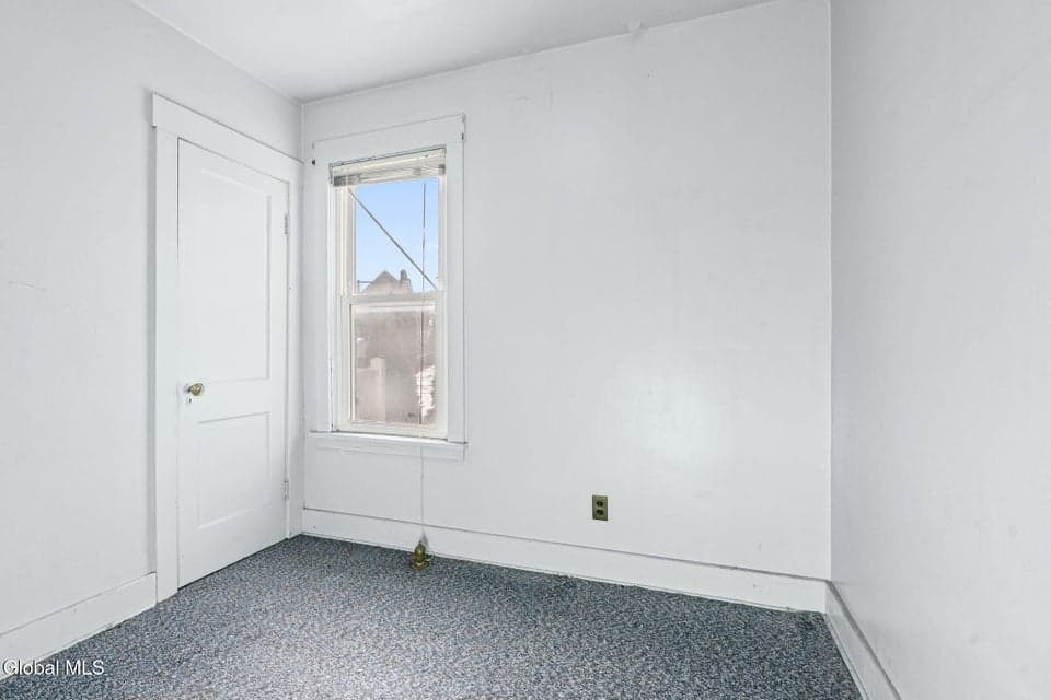 917 Hazelwood Avenue, photo 3